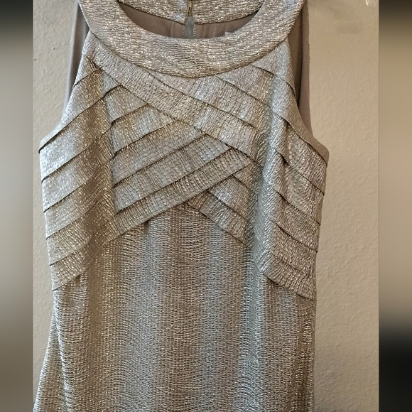 Max & Cleo Gold Dress 100% Polyester Size 6 - Picture 2 of 7